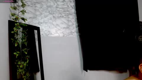 miasexy_latin online show from 12.15.25