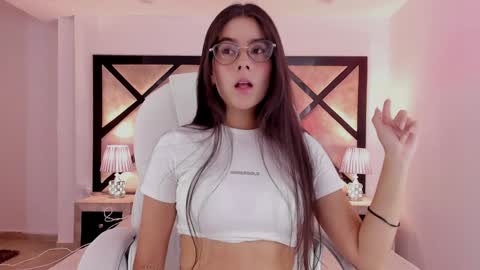 Snapshot of miasilverr chatting on 01.09.25 Mia online show from 01.09.25