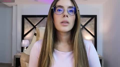 Mia online show from 03.10.26