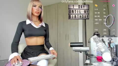 Snapshot of miaspell chatting on 11.04.25 Mia instagram miasspell online show from 11.04.25