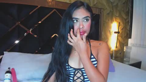 Mia Thompson online show from 11.30.25