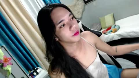 Snapshot of miatrixs chatting on 01.08.25 Mia online show from 01.08.25