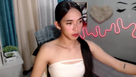 Snapshot of miatrixs chatting on 02.13.25 Mia online show from 02.13.25