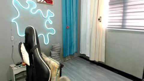 Snapshot of miatrixs chatting on 10.26.25 Mia online show from 10.26.25