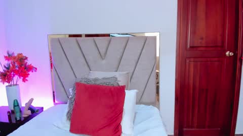 MiaValente online show from 01.11.25