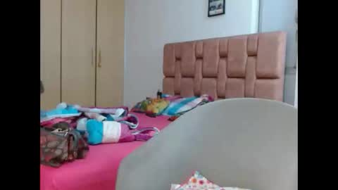 MIA VANESSA online show from 02.05.26