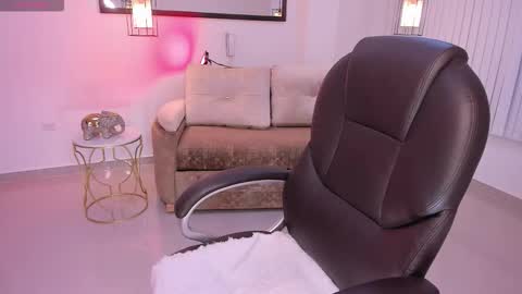 Mia Vegas online show from 12.02.25