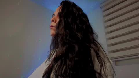 Mia online show from 09.15.25