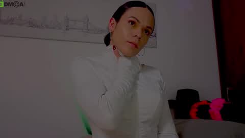 Mia online show from 10.19.25