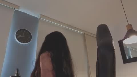 Mia online show from 03.12.26