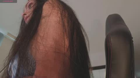 Mia online show from 04.14.26