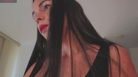 Mia online show from 05.21.26