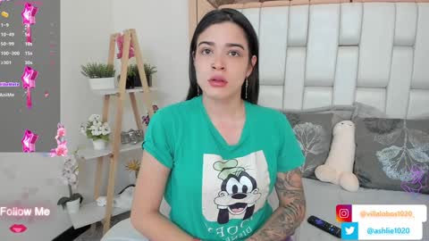 Snapshot of miavillalobos_ chatting on 01.04.25 Mia Villalobos online show from 01.04.25