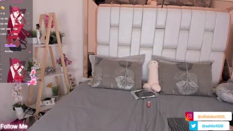 Snapshot of miavillalobos_ chatting on 01.22.25 Mia Villalobos online show from 01.22.25