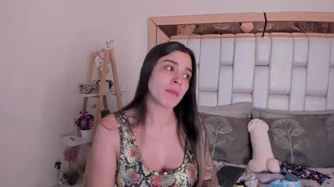 Snapshot of miavillalobos_ chatting on 02.12.25 Mia Villalobos online show from 02.12.25