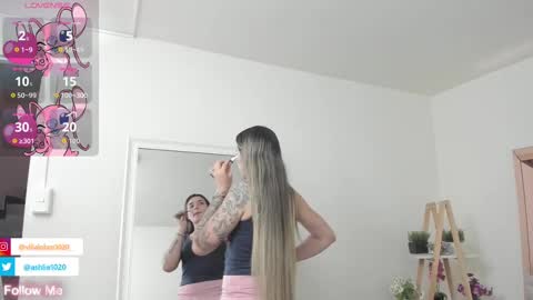 Snapshot of miavillalobos_ chatting on 09.17.25 Mia Villalobos online show from 09.17.25