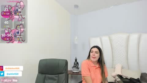 Snapshot of miavillalobos_ chatting on 09.25.25 Mia Villalobos online show from 09.25.25