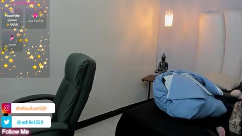 Mia Villalobos online show from 10.26.25