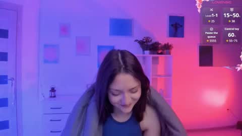 Snapshot of miavixxxen chatting on 12.18.25 Mia online show from 12.18.25