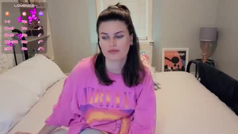 Mia  online show from 10.24.25