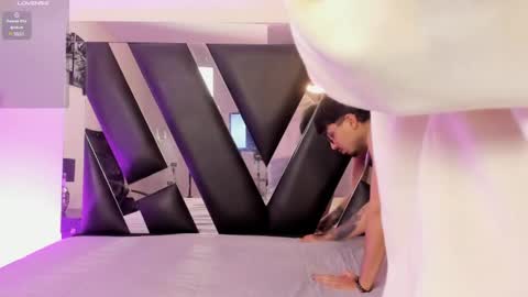 MiaIron online show from 04.15.26