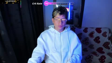 michael independent model  online show from 04.16.26