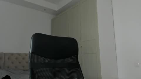 MichaelEvansx online show from 04.16.26