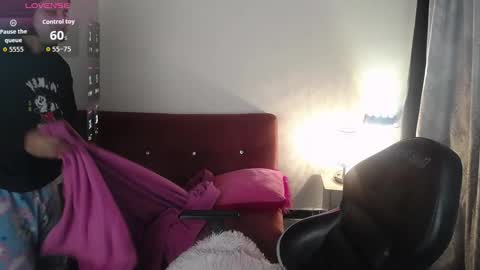 Snapshot of michell_petty01 chatting on 09.10.25 michell_petty01 online show from 09.10.25