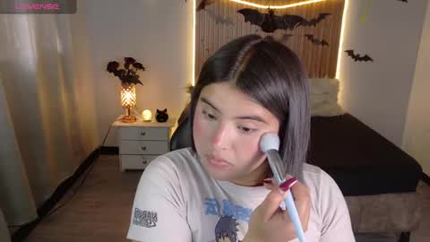 Snapshot of michell_petty01 chatting on 10.15.25 michell_petty01 online show from 10.15.25