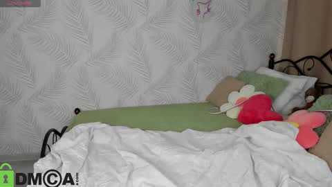 Snapshot of michelle_blond chatting on 02.19.26 michelle_blond online show from 02.19.26