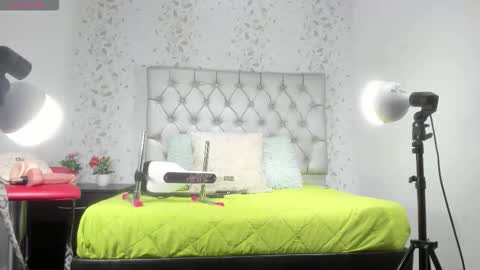 Snapshot of michelle_perla chatting on 10.27.25 michelle perla online show from 10.27.25