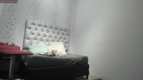 Snapshot of michelle_perla chatting on 10.28.25 michelle perla online show from 10.28.25