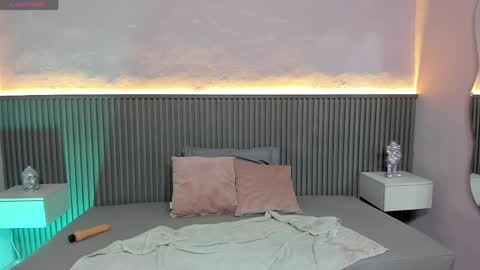 Michelle Saenz online show from 04.05.26