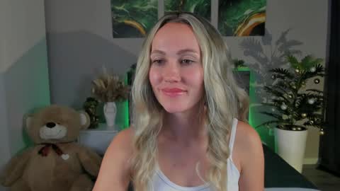 Snapshot of michelleortis chatting on 12.08.24 MichelleOrtis online show from 12.08.24