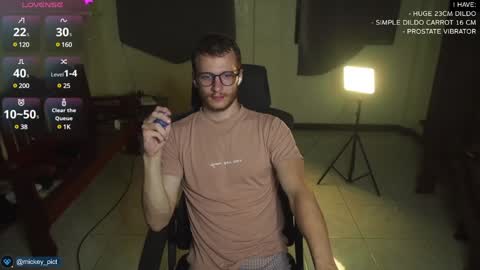 Snapshot of mickey_pict chatting on 12.09.24 Mickey online show from 12.09.24