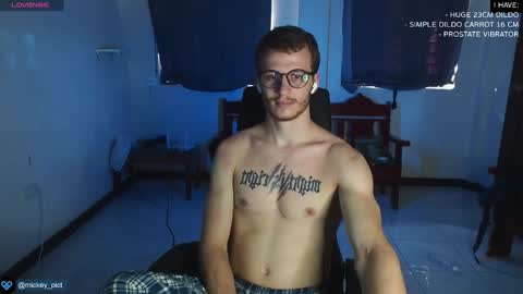 Snapshot of mickey_pict chatting on 12.26.24 Mickey online show from 12.26.24