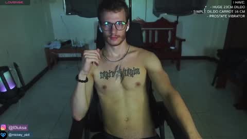 Snapshot of mickey_pict chatting on 01.02.25 Mickey online show from 01.02.25