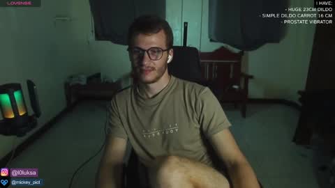 Snapshot of mickey_pict chatting on 01.03.25 Mickey online show from 01.03.25