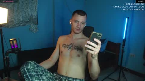 Snapshot of mickey_pict chatting on 02.10.25 Mickey online show from 02.10.25