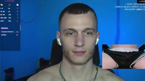 Snapshot of mickey_pict chatting on 02.25.25 Mickey online show from 02.25.25