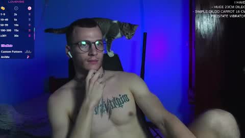 Snapshot of mickey_pict chatting on 03.04.25 Mickey online show from 03.04.25