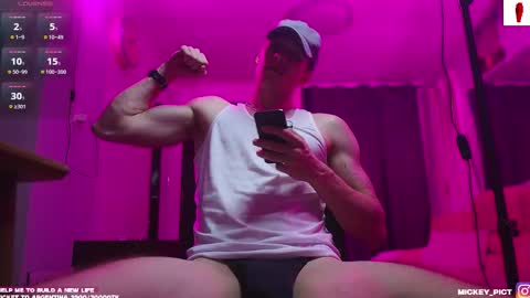 Snapshot of mickey_pict chatting on 10.06.25 Mickey online show from 10.06.25
