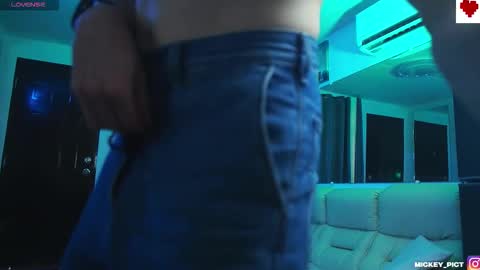 Snapshot of mickey_pict chatting on 10.30.25 Mickey online show from 10.30.25