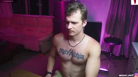 Snapshot of mickey_pict chatting on 11.05.25 Mickey online show from 11.05.25