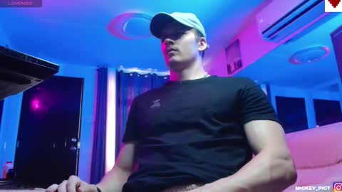 Snapshot of mickey_pict chatting on 11.08.25 Mickey online show from 11.08.25