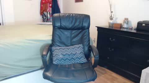 Snapshot of midsummernightsdream chatting on 12.23.24 MidsummerNightsDream online show from 12.23.24