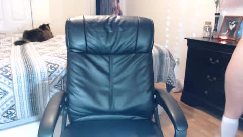 Snapshot of midsummernightsdream chatting on 03.04.25 MidsummerNightsDream online show from 03.04.25