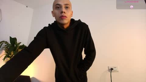 Snapshot of miguelangel_996 chatting on 04.16.26 miguel angel online show from 04.16.26