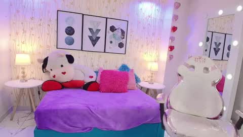 Snapshot of miia_bela chatting on 12.01.24 Miia online show from 12.01.24