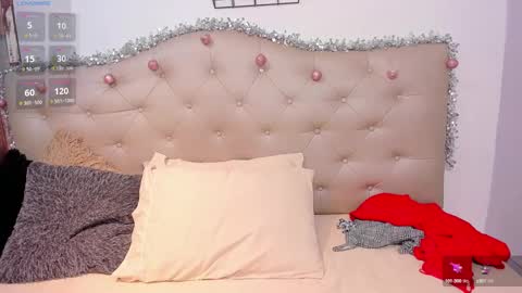 Mia Jhones online show from 12.18.24